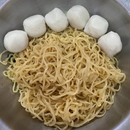 บะหมี่ลูกชิ้นปลา