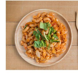 [อร่อยซ่ากับโค้ก] ผัดมักโรนีซอสมะเขือเทศ +  โค้ก ออริจินัล (ขวด) 