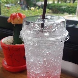 สตรอเบอรี่โซดา