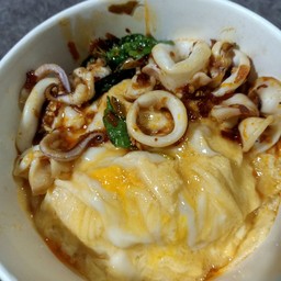 ข้าวไข่ข้นกระเพราปลาหมึก