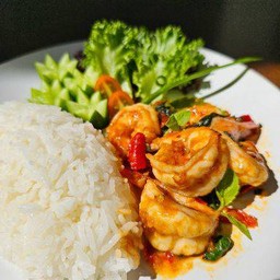 ข้าวกะเพรากุ้ง