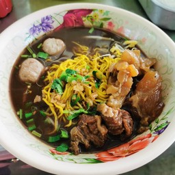 บะหมี่เนื้อตุ๋น