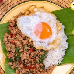 กระเพราหมูสับ + ไข่ดาว