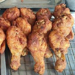 แม่แสงไก่ทอด