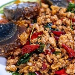 ผัดพริกแกงไขเยี่ยวม้า