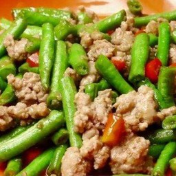 ข้าวผัดถั่วฝักยาว