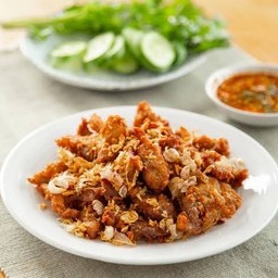 หมูทอดกระเทียมเจียว