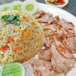 ข้าวผัด หมูนุ่มน้ำมันงา 110 กรัม