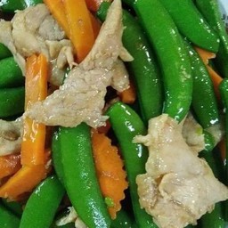 ข้าวผัดถั่วลั่นเตา