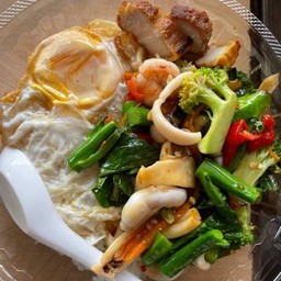 คะน้าทะเล หมูกรอบ