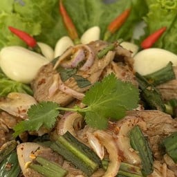 โกแมว หมูทอด ไก่ทอด นิมมาน 17