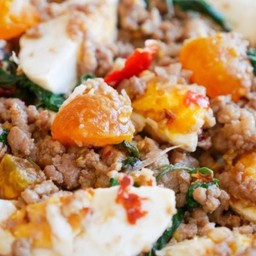 ข้าวกระเพราไข่เค็ม