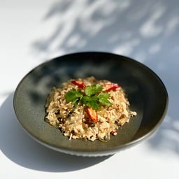 เส้นแก้วกะเพราอกไก่สับ ไร้น้ำมัน 159 KCAL