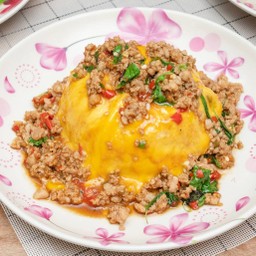 ข้าวไข่ข้นกะเพราหมูสับ