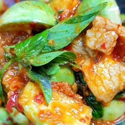 ข้าวผัดพริกแกงมะเขือ