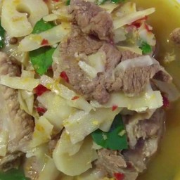 กระเพราหน้อไม้ดอง