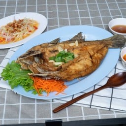 ปลากะพงทอดน้ำปลา