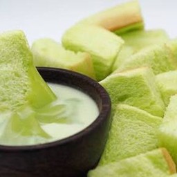 ขนมปังนึ่ง สังขยาใบเตย