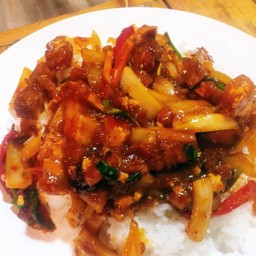 หมูกรอบผัดซอสไข่เค็ม