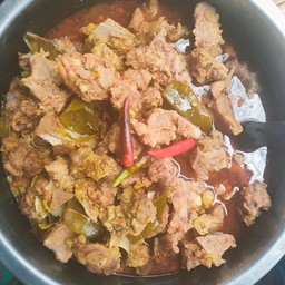ซี่โครงหมูผัดพริกแกง