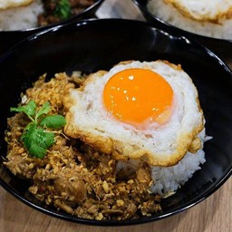 ข้าวหมูกระเทียม