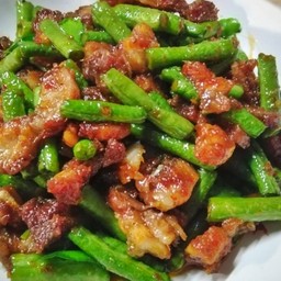 ข้าวพริกแกงถั่วฝักยาว