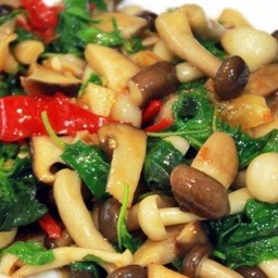 กระเพราเห็ดรวม