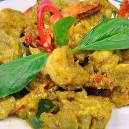 ข้าวผัดพริกแกงกะทิเขียวหวาน