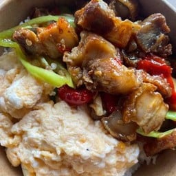 ผัดพริกหมูกรอบไข่ข้น