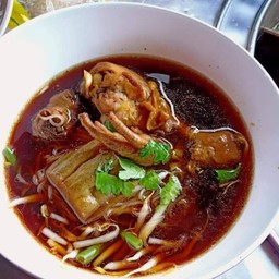 เจ๊น้องก๋วยเตี๋ยวไก่ตุ๋น