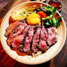 ข้าวหน้าเนื้อวากิวDRY-AGED(FREEไข่ดอง)