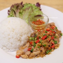 ข้าวเนื้อน่องไก่คั่วพริกเกลือ