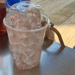 แก้วเปล่า + น้ำแข็ง