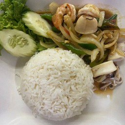 ข้าวผัดพริกรวมมิตร