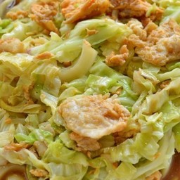 ข้าวผัดกระหล่ำปลีใส่ไข่มังสวิรัต