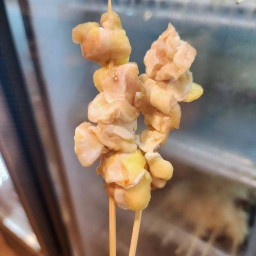 เอ็นข้อไก่ (ใช้เวลาย่าง) อร่อยมาก แต่ย่างนานมากกว่าจะสุก