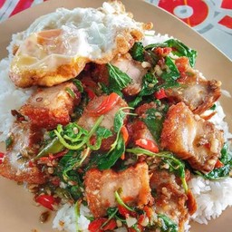 กระเพราหมูกรอบ