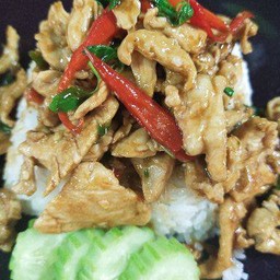 กระเพราไก่ อกไก่