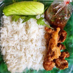 ข้าวหมูทอดน้ำจิ้มแจ่ว