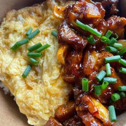 ผัดพริกเผาหมูกรอบ