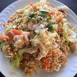 มาม่าผัดทะเล(กุ้ง/หมึก)