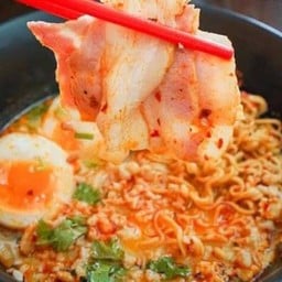 เตียวต้มยำเบคอน