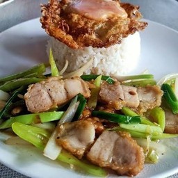 ก๋วยเตี๋ยวหมูน้ำตก  หมูตุ๋น  เนื้อเปื่อย อาหารตามสั่ง ยายไข่แตก