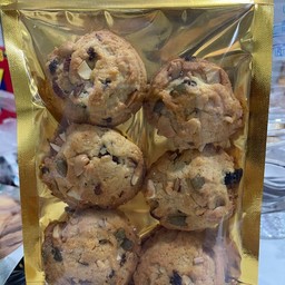 คุกกี้เนยสดธัญพืช อัลมอนด์ เมล็ดฟักทอง เม็ดมะม่วงหิมพานสับ และลูกเกด