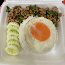ข้าวกะเพราหมูสับพารวย