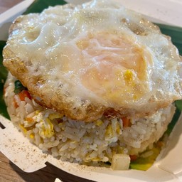 ข้าวผัดไก่ ฟรีไข่ดาว