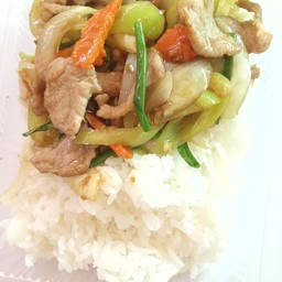 พริกอ่อนหมูราดข้าว