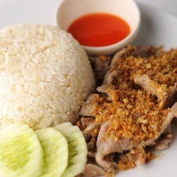 หมูกระเทียมไข่ดาว