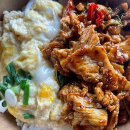 กระเพราอกไก่