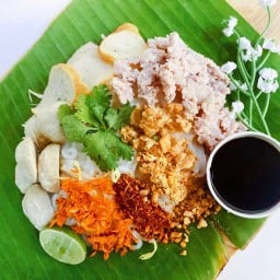 ก๋วยเตี๋ยวแห้งห่อเบิ้ม หมู่บ้าน ซิกเนเจอร์